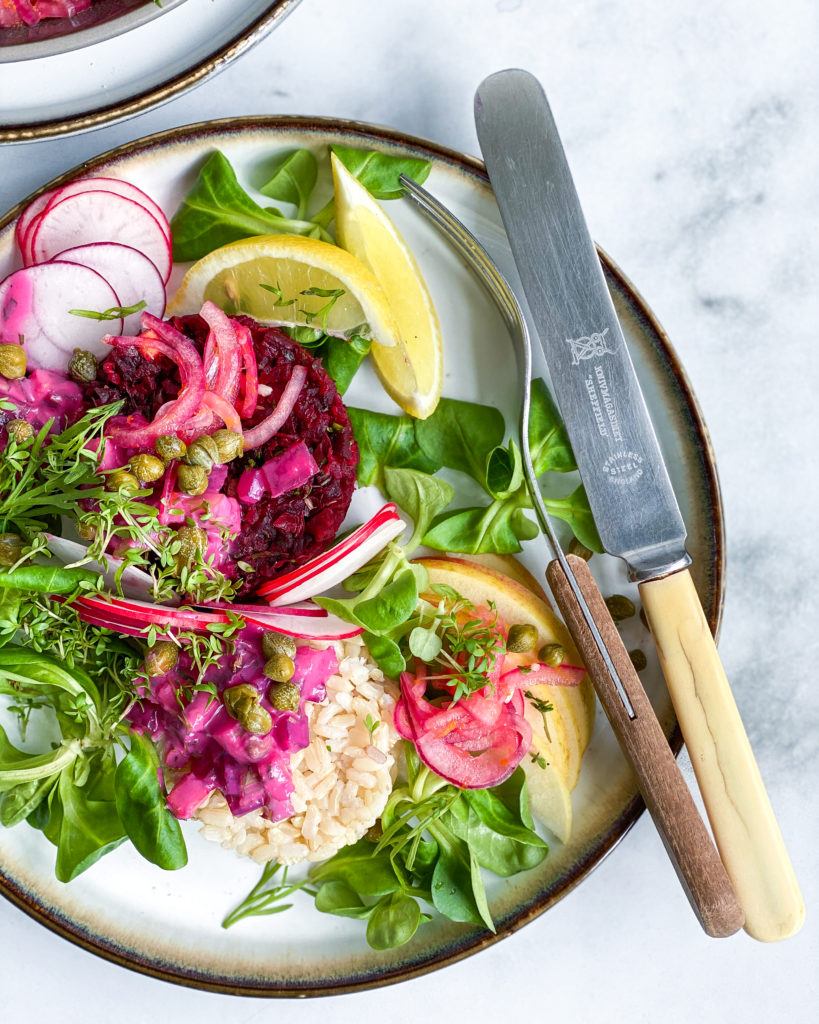 rødbedetatar og vegansk russisk salat