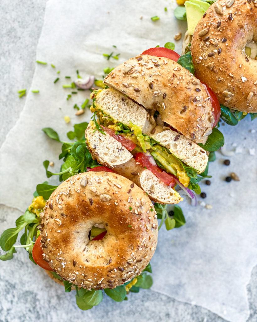 vegansk æggesalat bagels