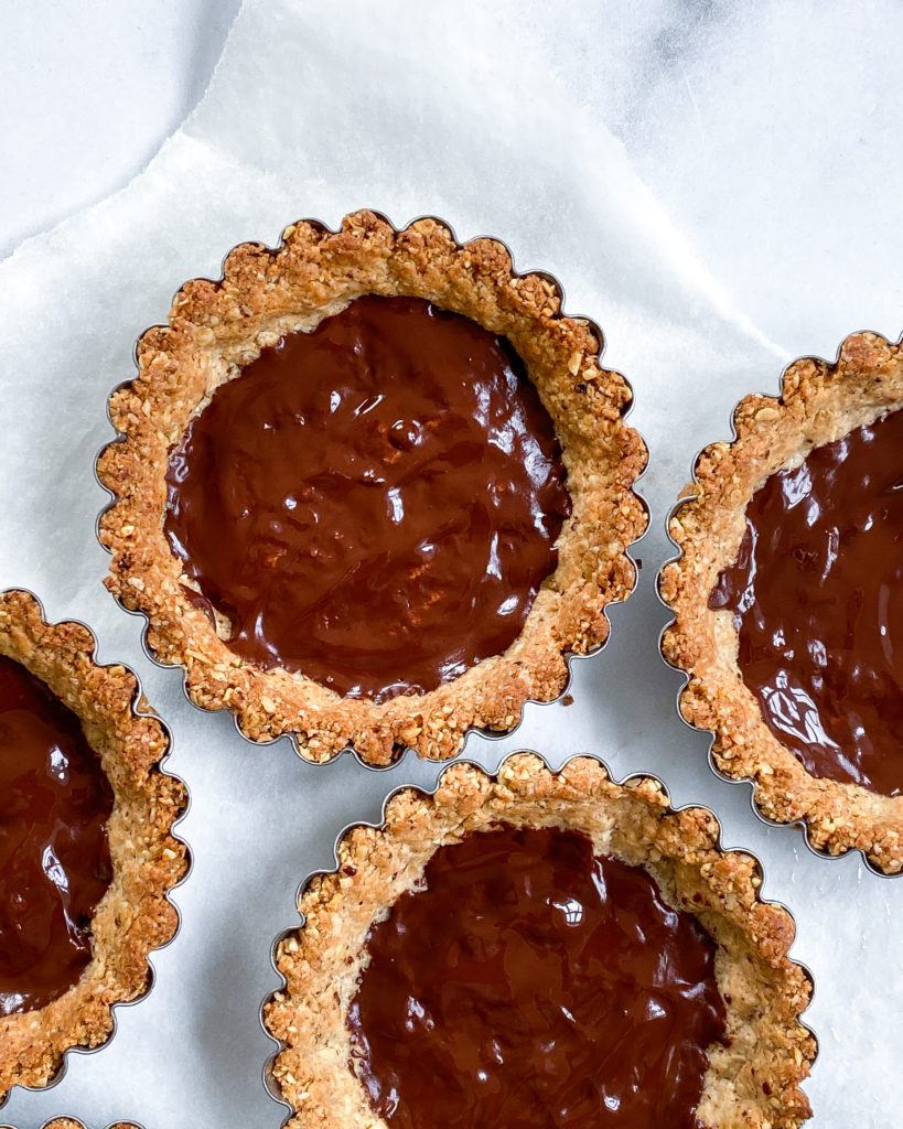 vegansk jordbærtærte bund med chokolade