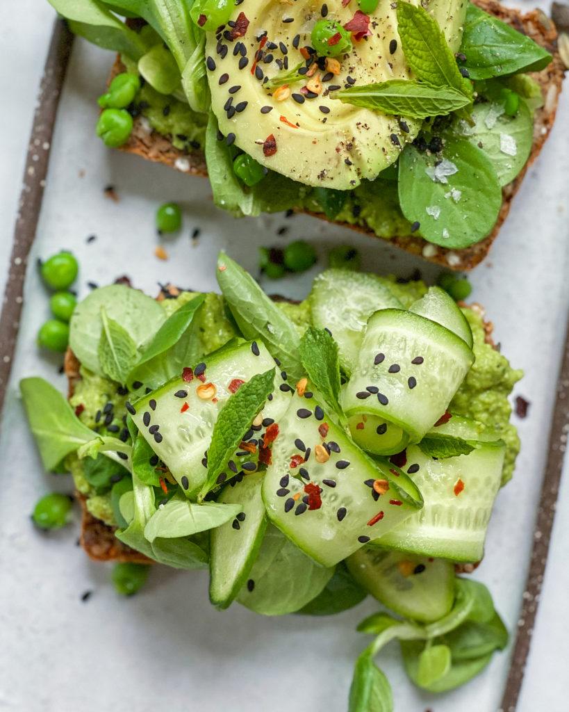 vegansk ærtedip på rugbrød