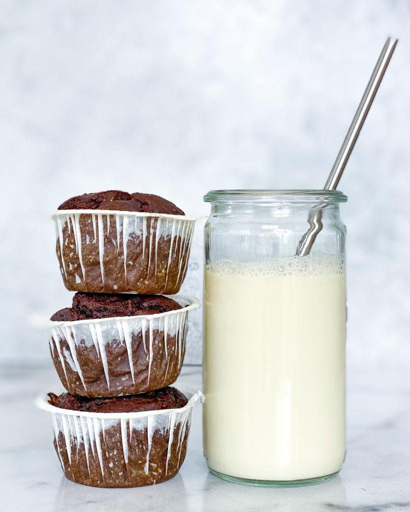 glutenfri muffins med squash, banan og chokolade
