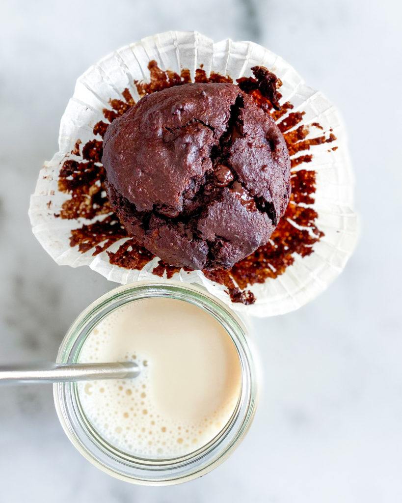 glutenfri muffins med squash, banan og chokolade