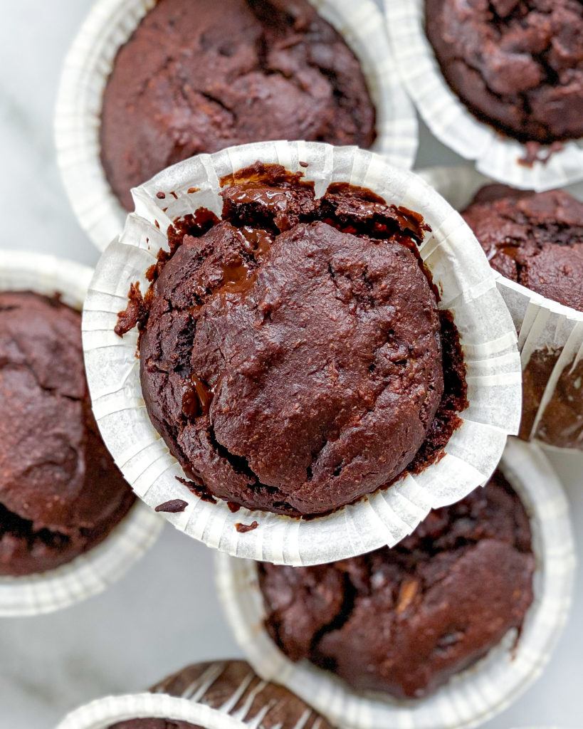 glutenfri muffins med squash, banan og chokolade