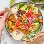 vegansk shawarma tofu med grønt og hummus
