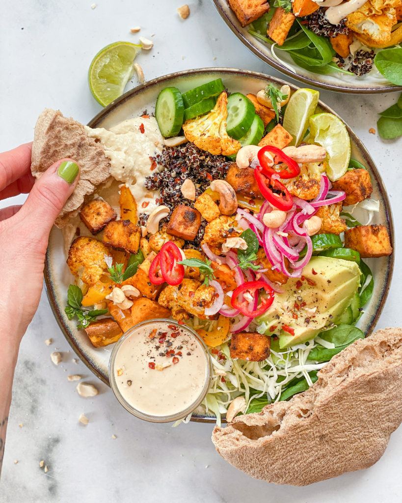 vegansk shawarma tofu med grønt og hummus