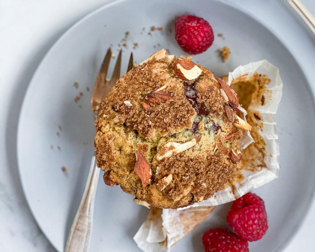 veganske muffins med bær og chokolade