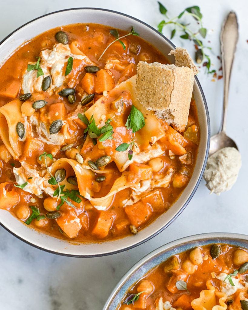 vegansk lasagnesuppe med tofu ricotta