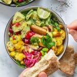 indisk salat bowl med naan brød