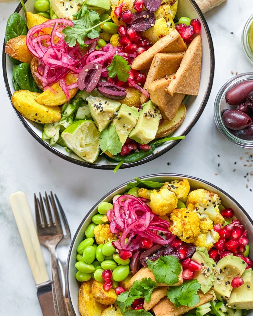 indisk salat bowl med tofu og mangodressing