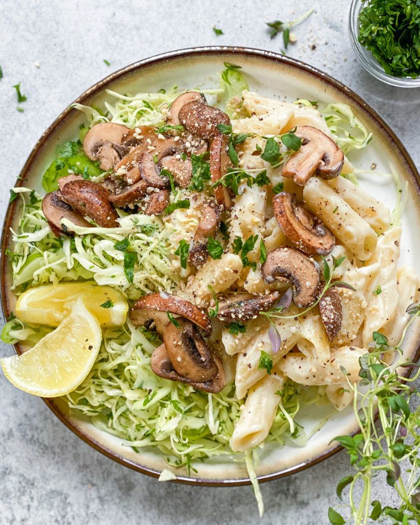 blomkålspasta med vegansk parmesan