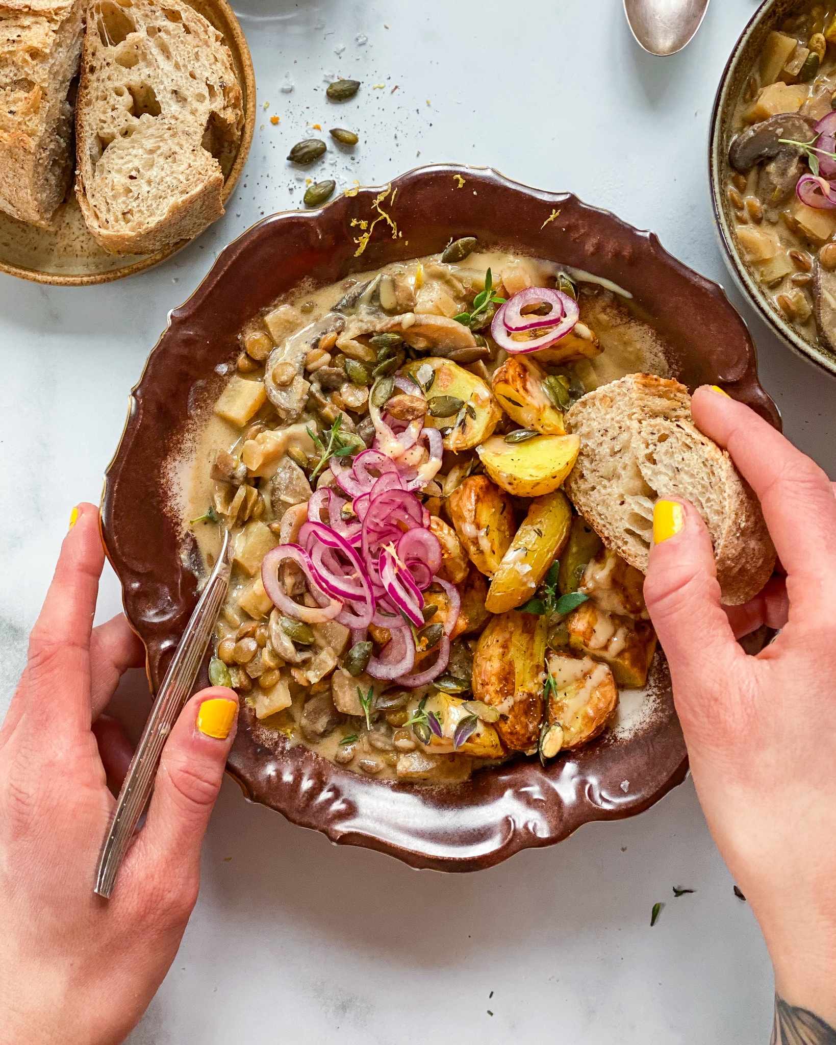 vegansk linsegryde med grønne linser og kokosmælk