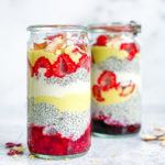vegansk chiagrød med lemoncurd og bær