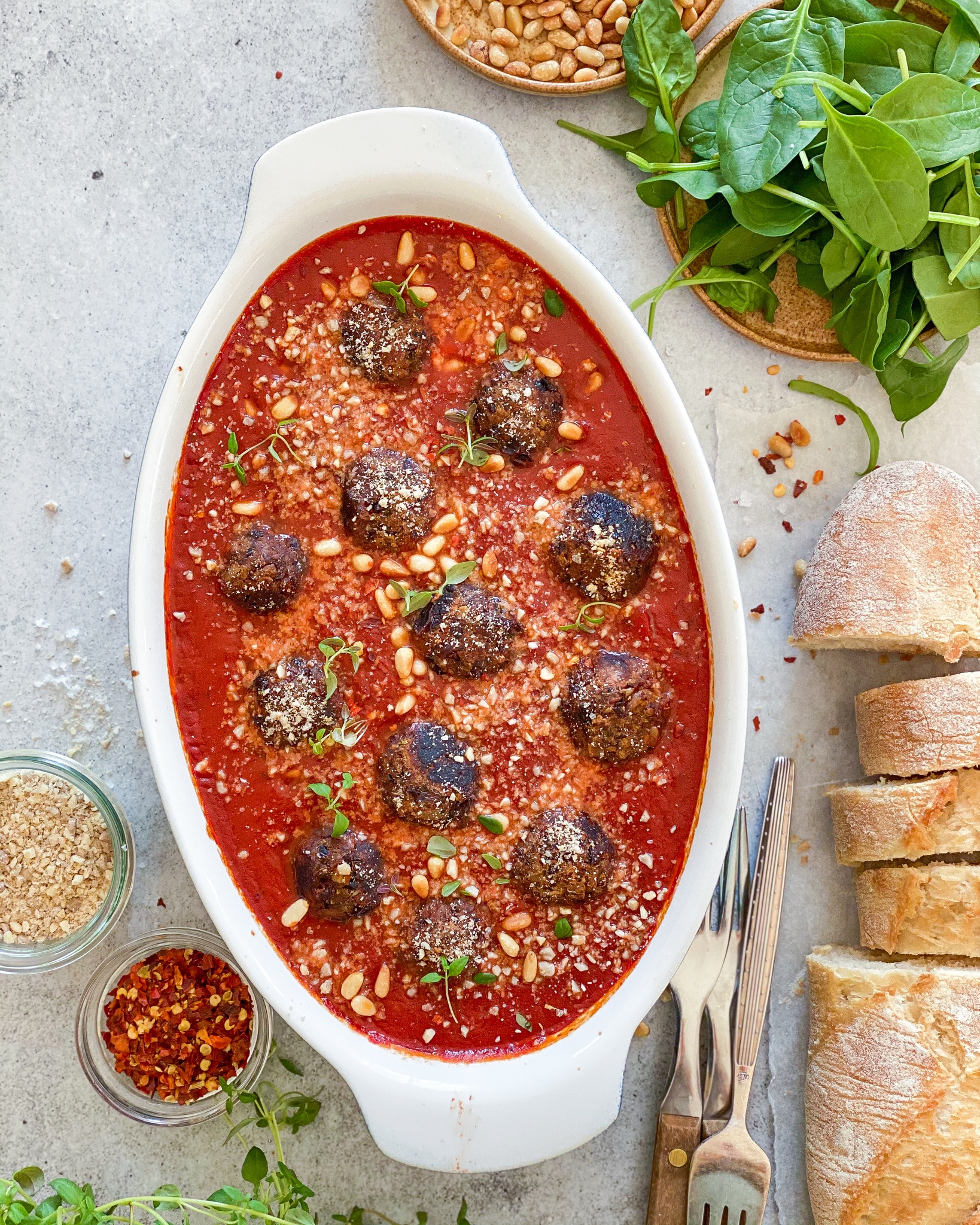 veganske kødboller i tomatsauce med pasta