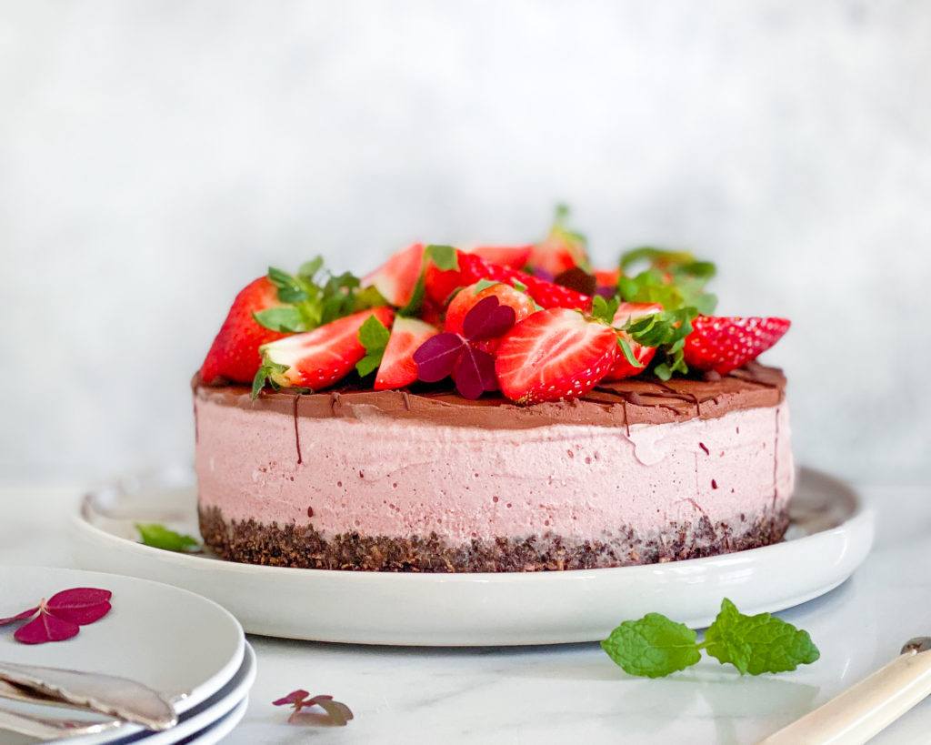 vegansk oreo cheesecake med jordbær