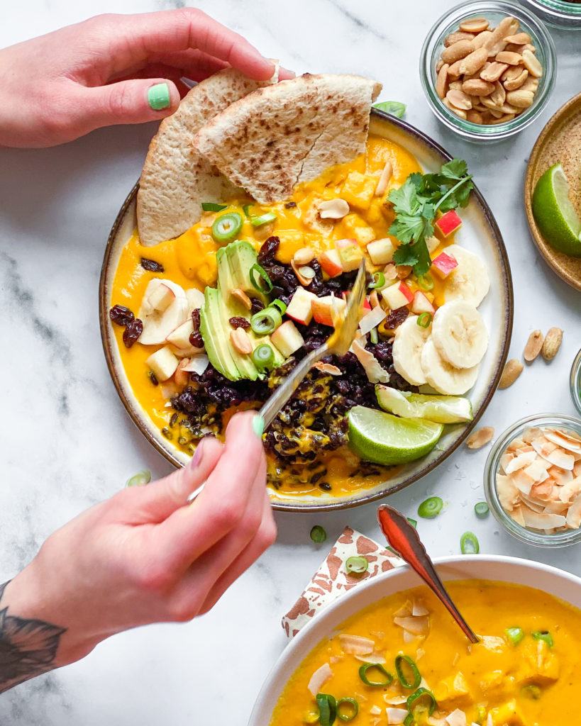 vegansk ristaffel med tofu spiser