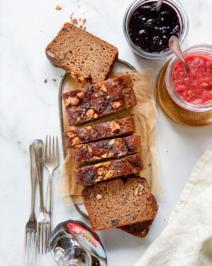 glutenfri bananbrød med topping