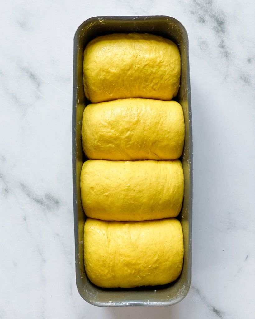 vegansk brioche brød efter hævning