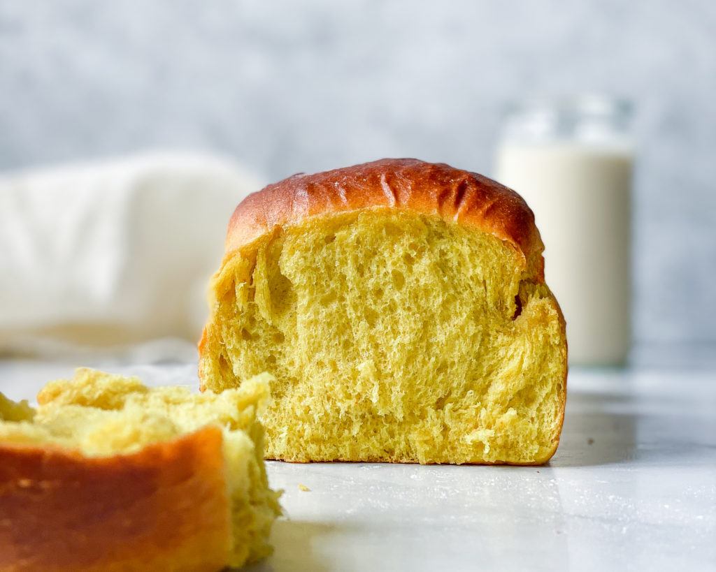 vegansk brioche brød med gurkemeje