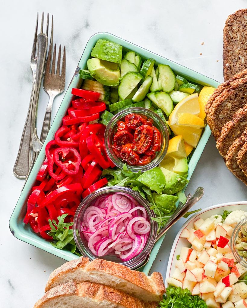 frokost fad lagstidsbagte tomater