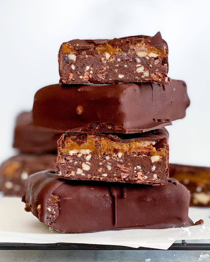 vegansk proteinbar med dadler og nødder