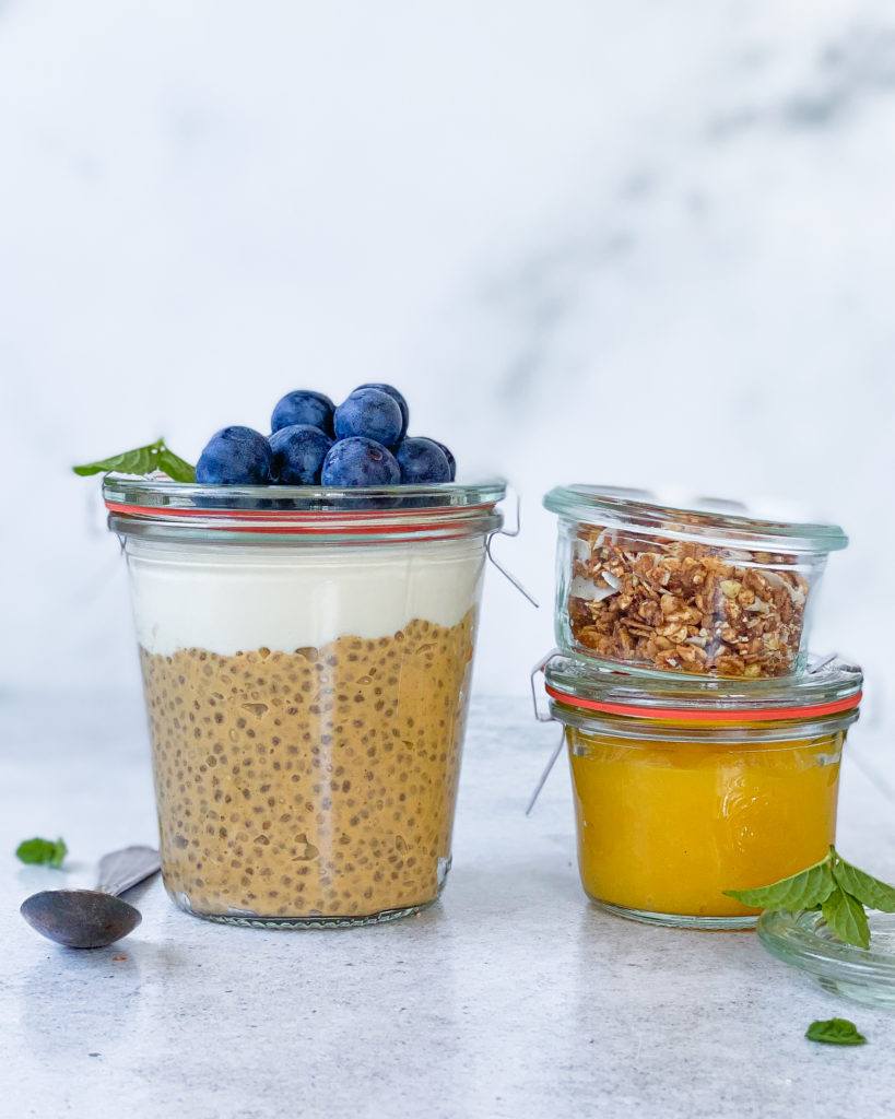 vegansk morgenmad chiagrød med mango