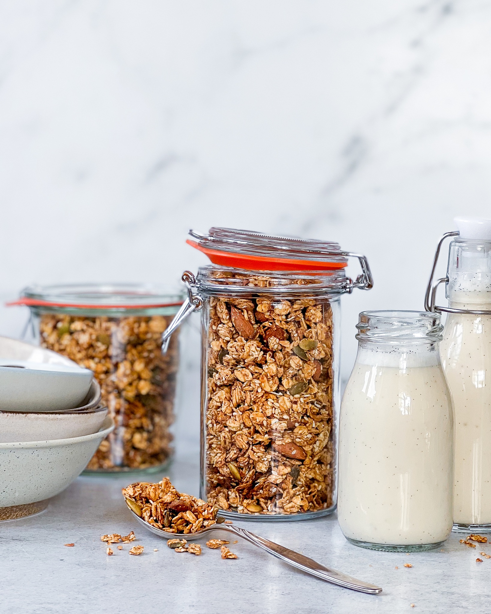 granola med æblemos nøddesmør