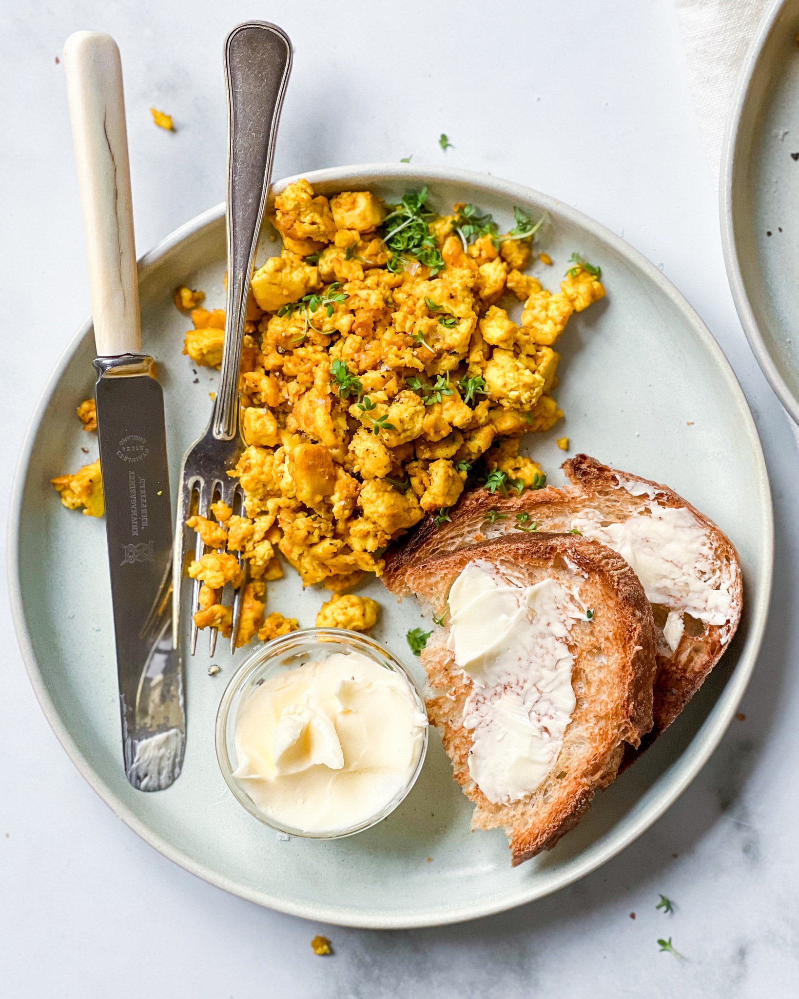 scrambled tofu på brød