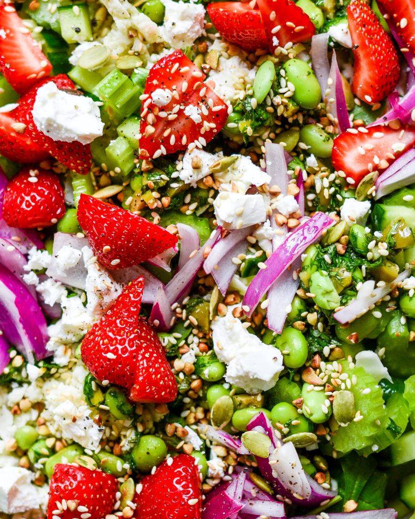 mættende salat med edamamebønner og feta