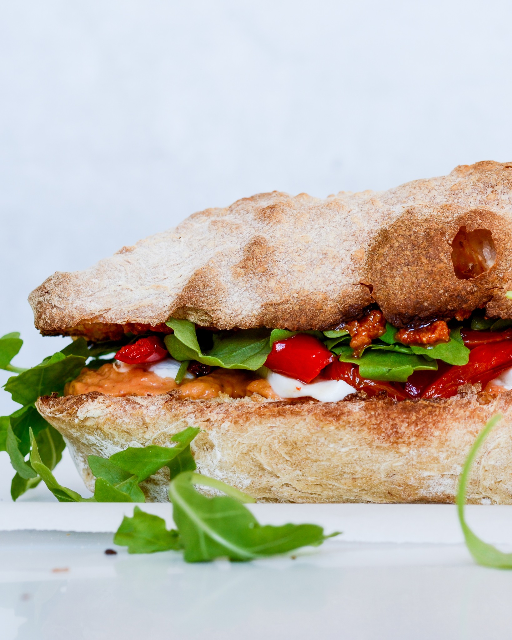 rød vegetar sandwich