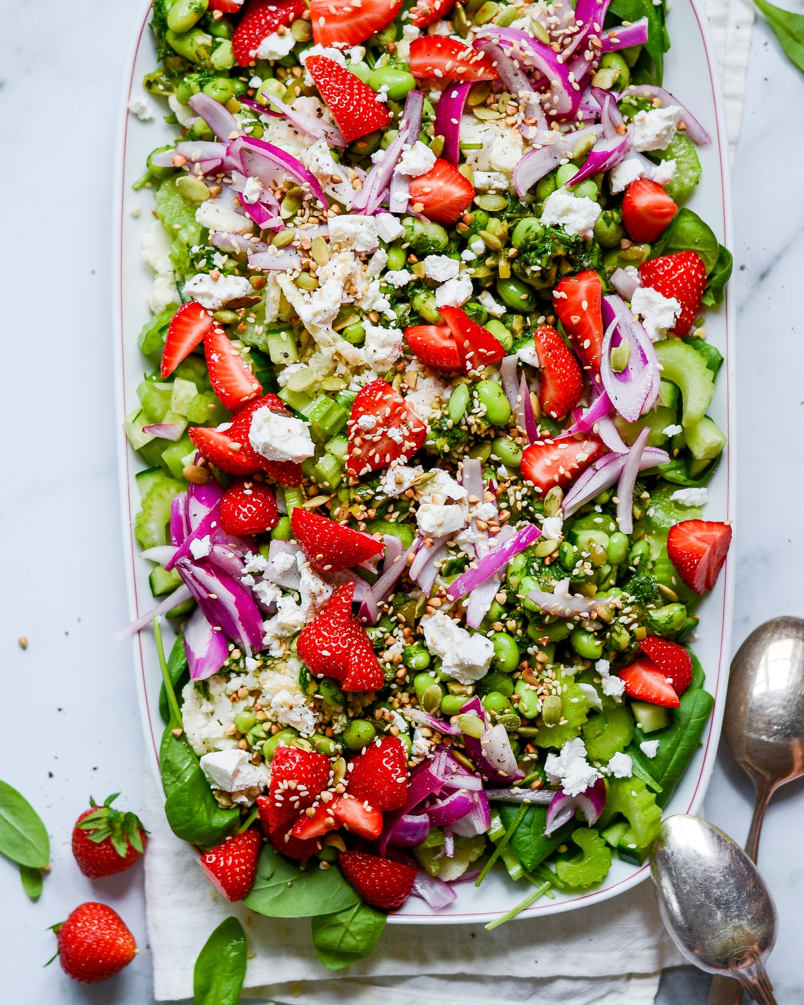 salat med edamamebønner og feta