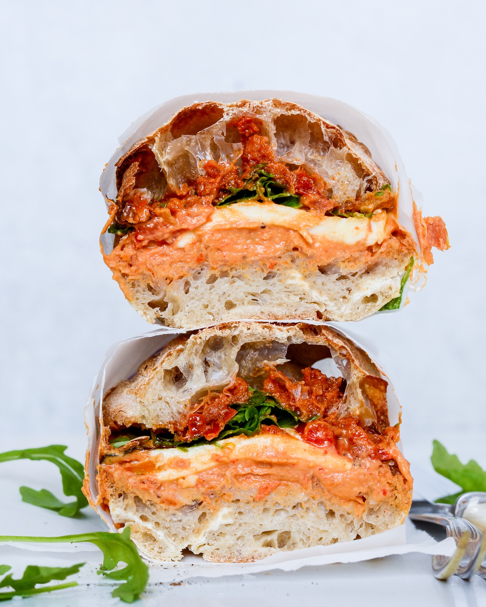 vegetar sandwich hummus
