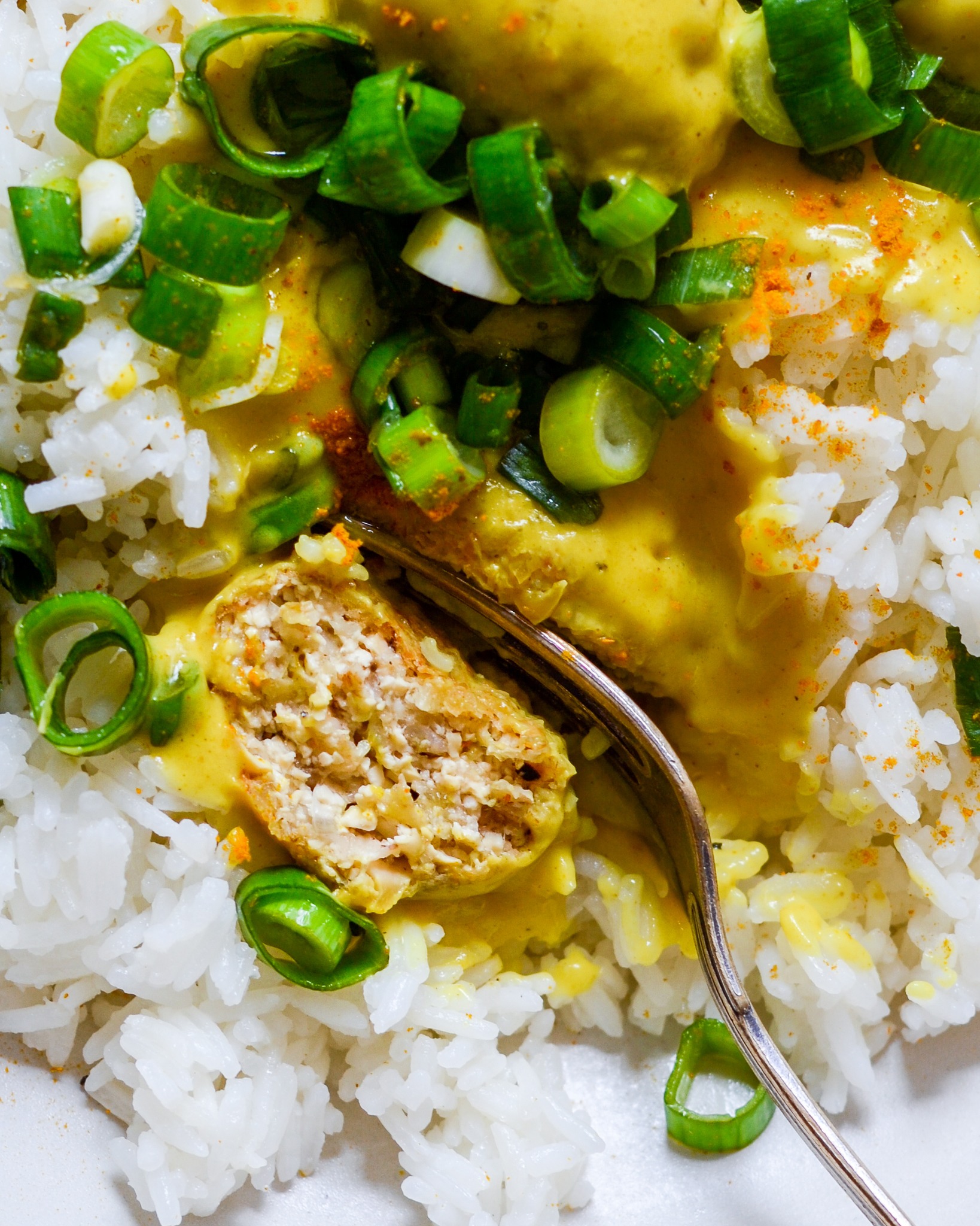 veganske boller i karry med ris