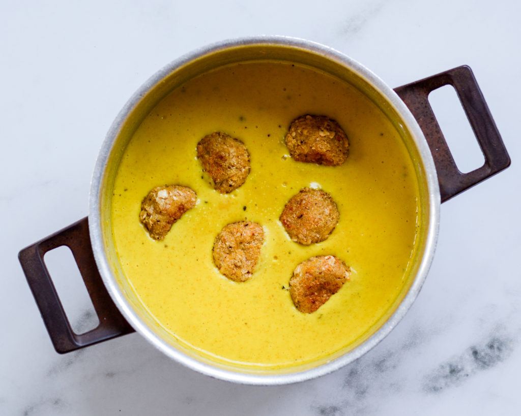 veganske boller i karrysauce