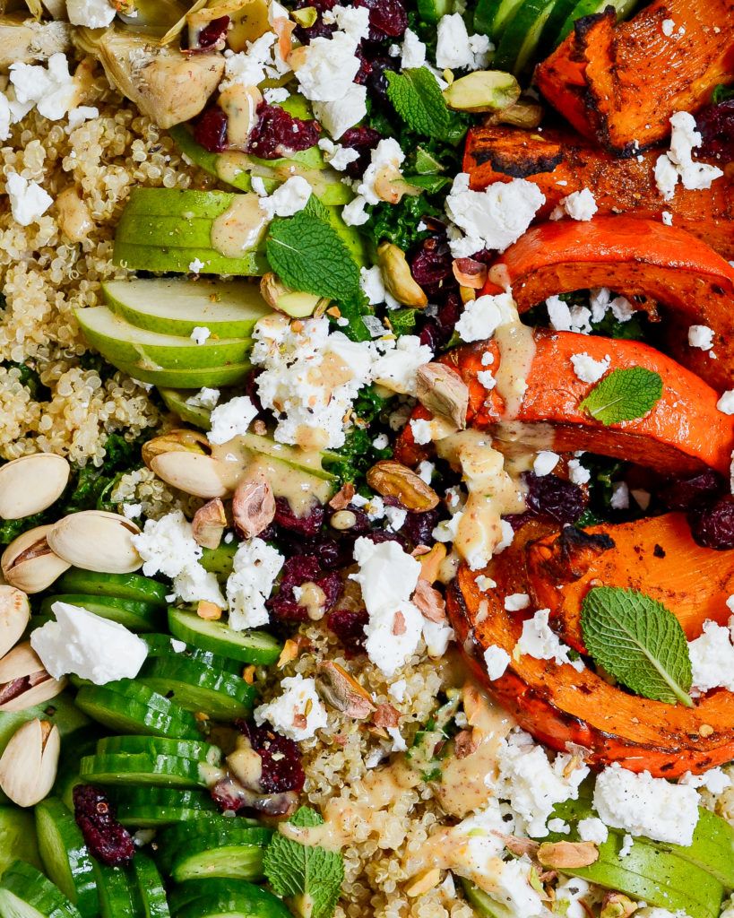 grønkålssalat med sennepsdressing og feta