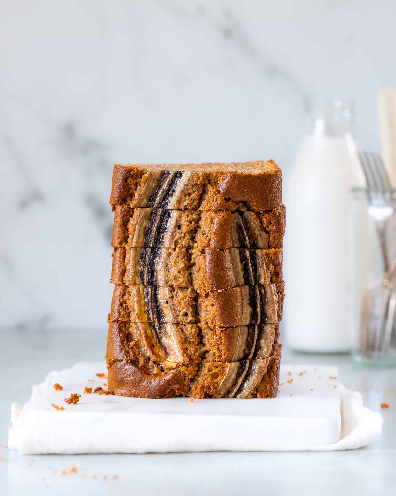 bananbrød med havregryn skåret forfra