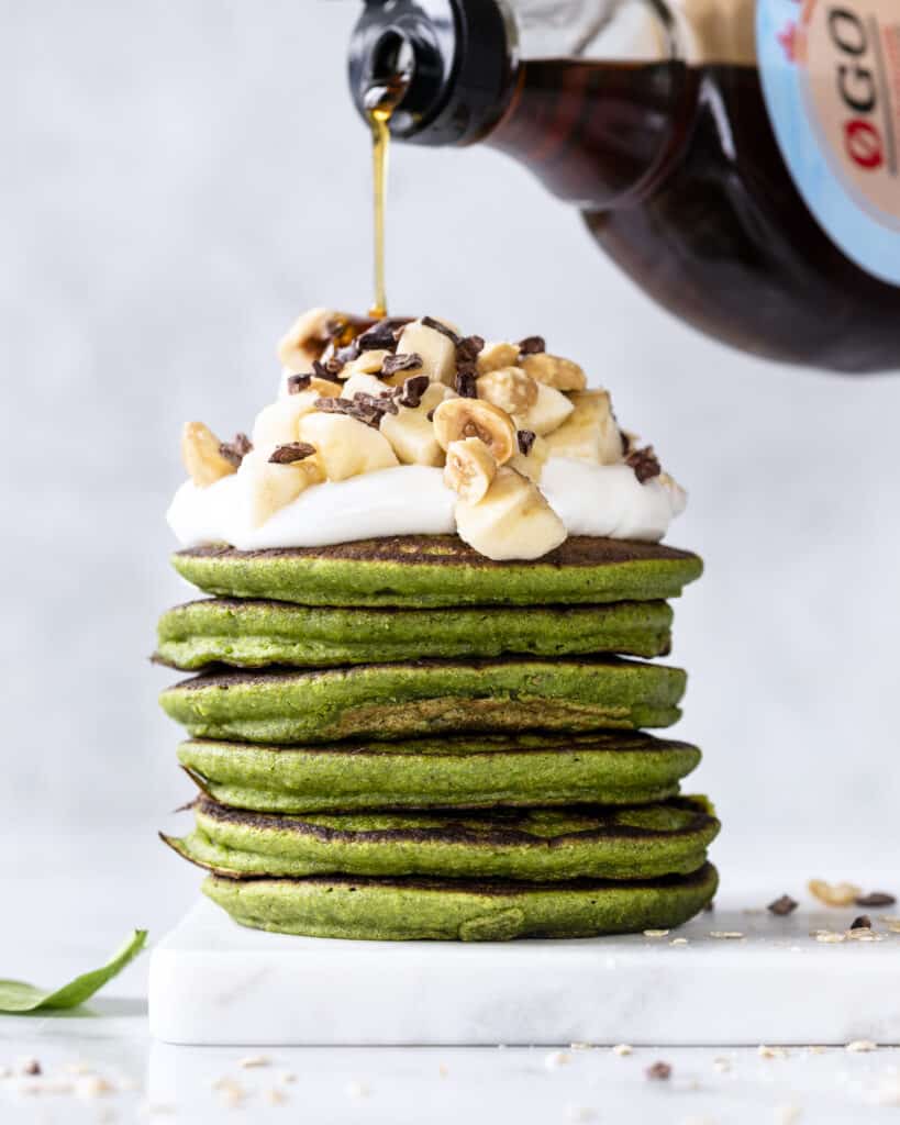sunde spinatpandekager med havregryn med topping