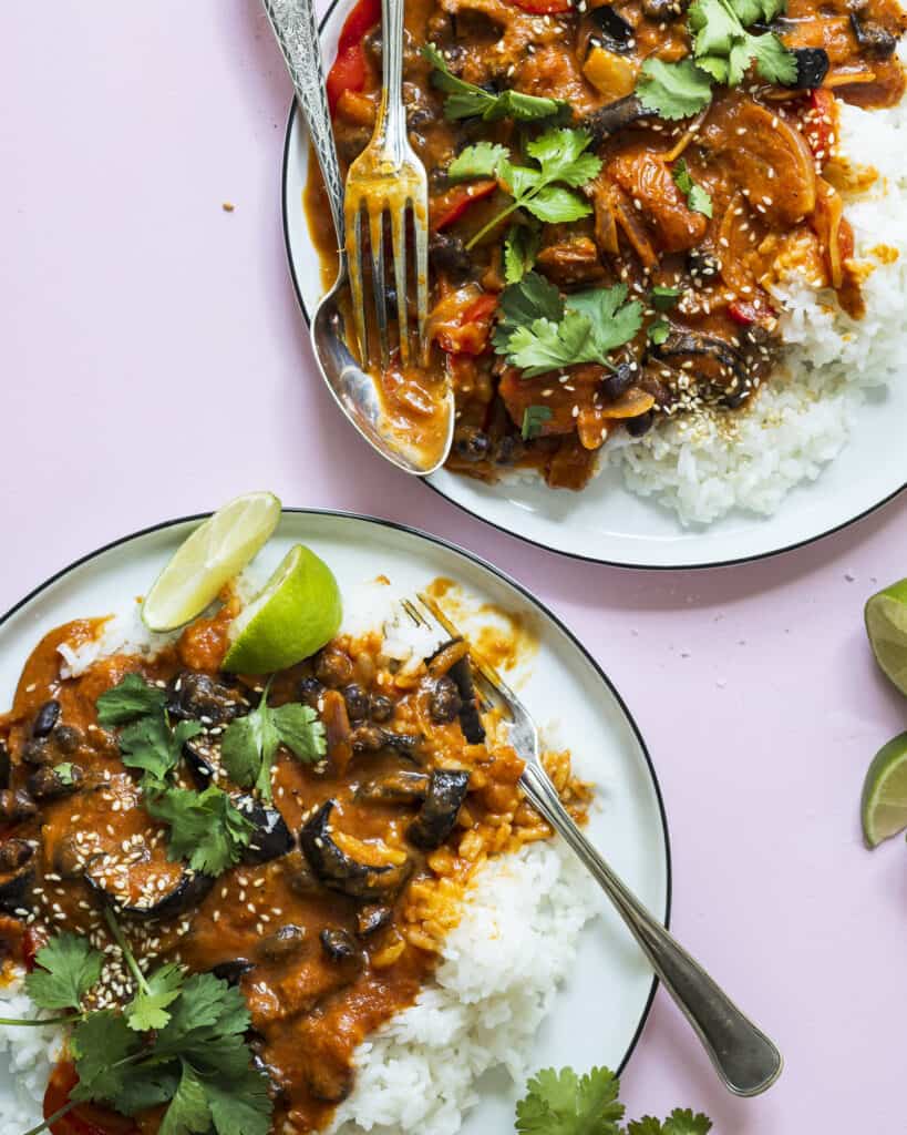 vegetarisk gryderet med aubergine og peberfrugt