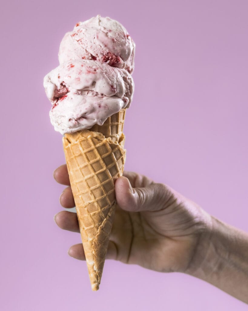 opskrift vegansk is med vanilje og jordbær