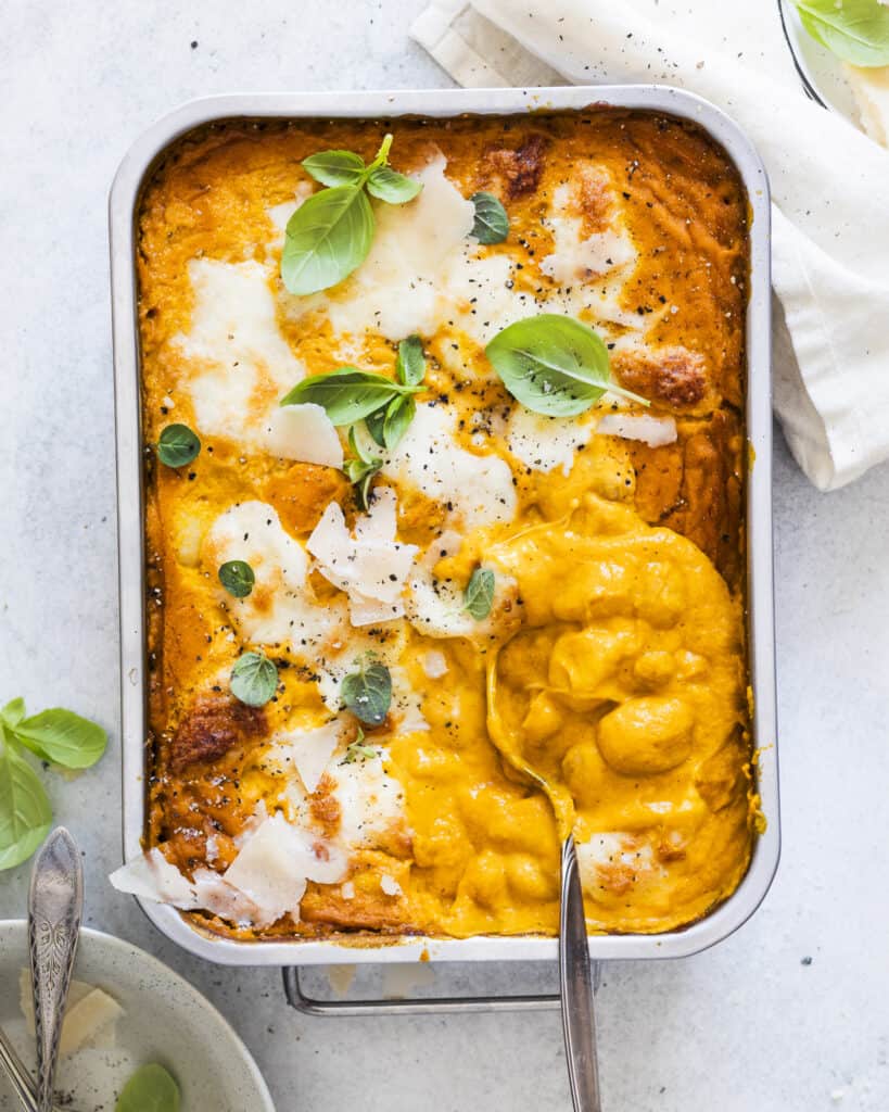 bagt gnocchi med græskarsauce i ovn