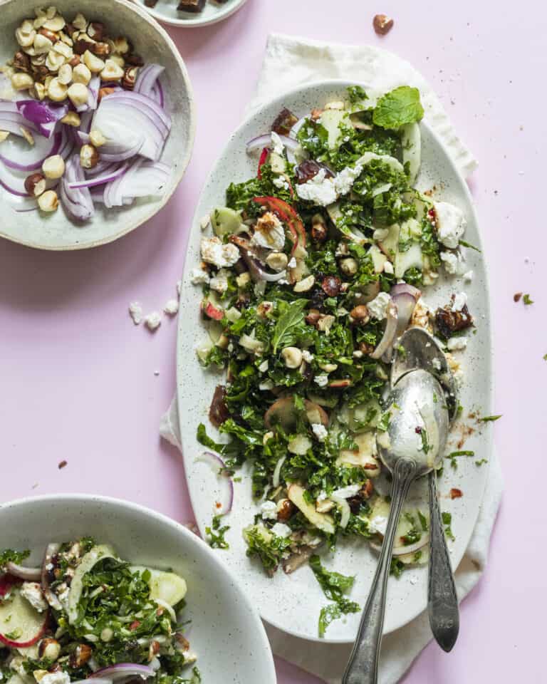 Julesalat med grønkål og æble