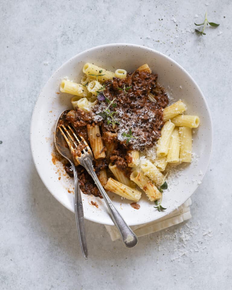 vegetar beluga bolognese med pulled aubergine