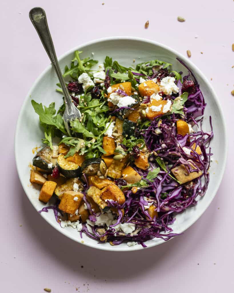 kålsalat med feta og bagt butternut squash