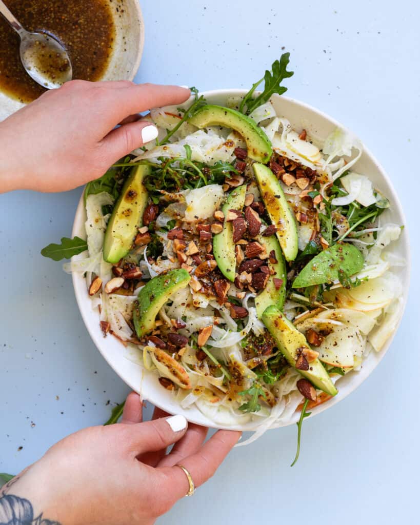 fennikelsalat med æble og sennepsdressing