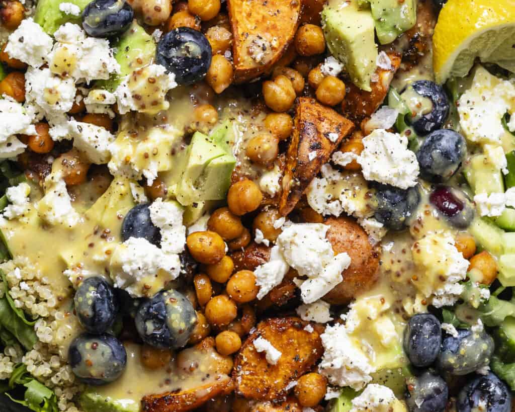 måltids salat med søde kartofler og feta