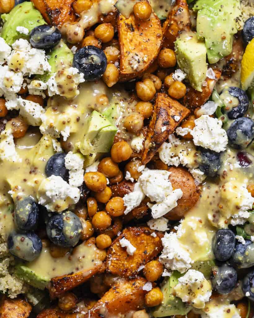 sund salat med sød kartoffel og feta