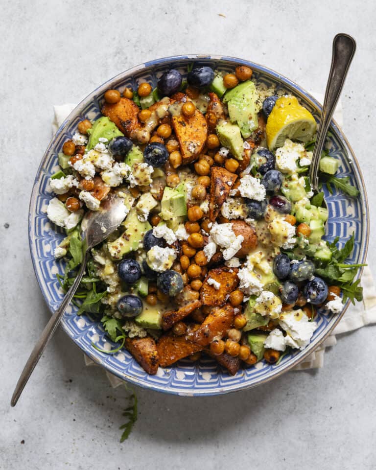 salat med søde kartofler og feta