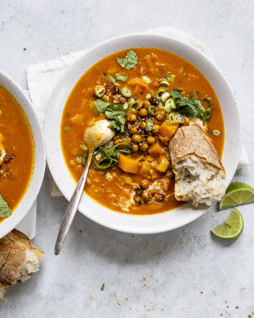 karrysuppe med fersken og kokosmælk