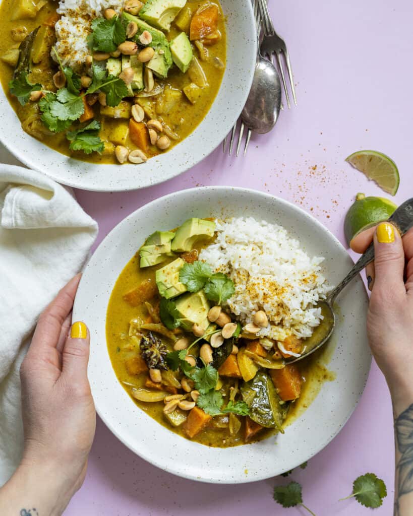 vegetarisk massaman curry med kokosris