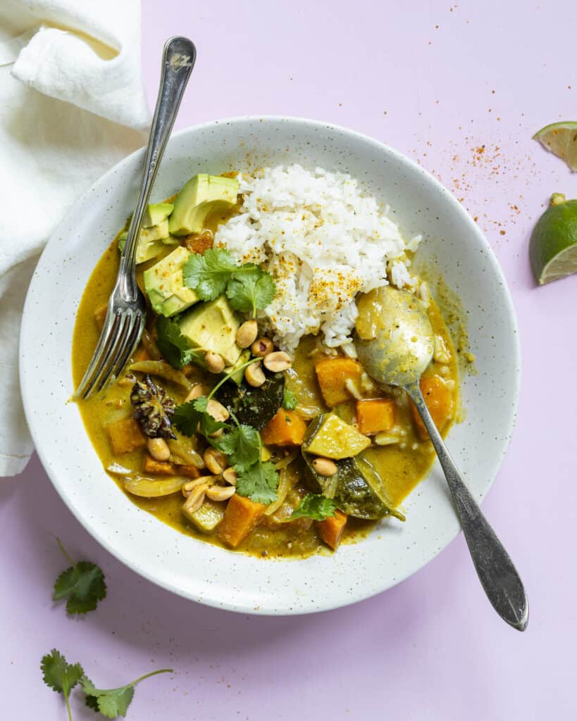vegetarisk massaman curry med kokosmælk