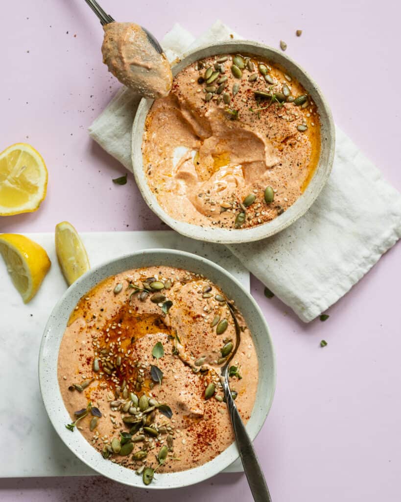 haydari dip med feta og bagte peberfrugter